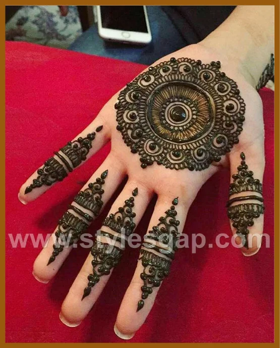 Stacked Circle Motif In Minimal Front Hand Mehndi Design
